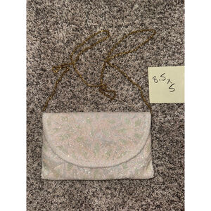 Women's Walburg One Size White Beaded Clutch with Gold Chain